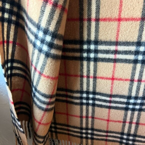 Vintage Burberry scarf 100% Lambswool Made in England Camel Color - Picture 4 of 10